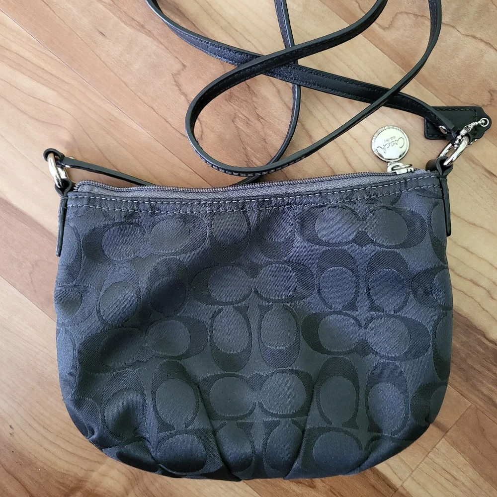 SOLD COACH  •  Signature Sateen Swing Pack Purse - Picture 3 of 5